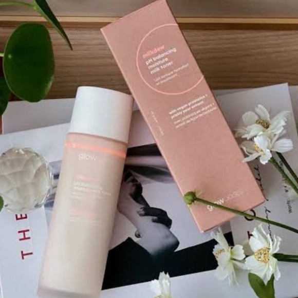 Milk Dew Balancing Moisture Toner - Picture 2 of 2